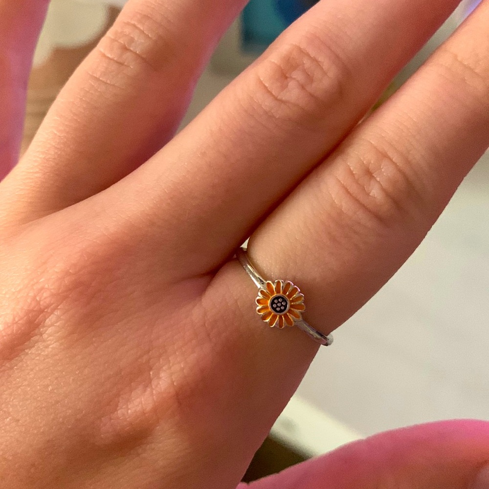 Pura Vida Daisy Ring